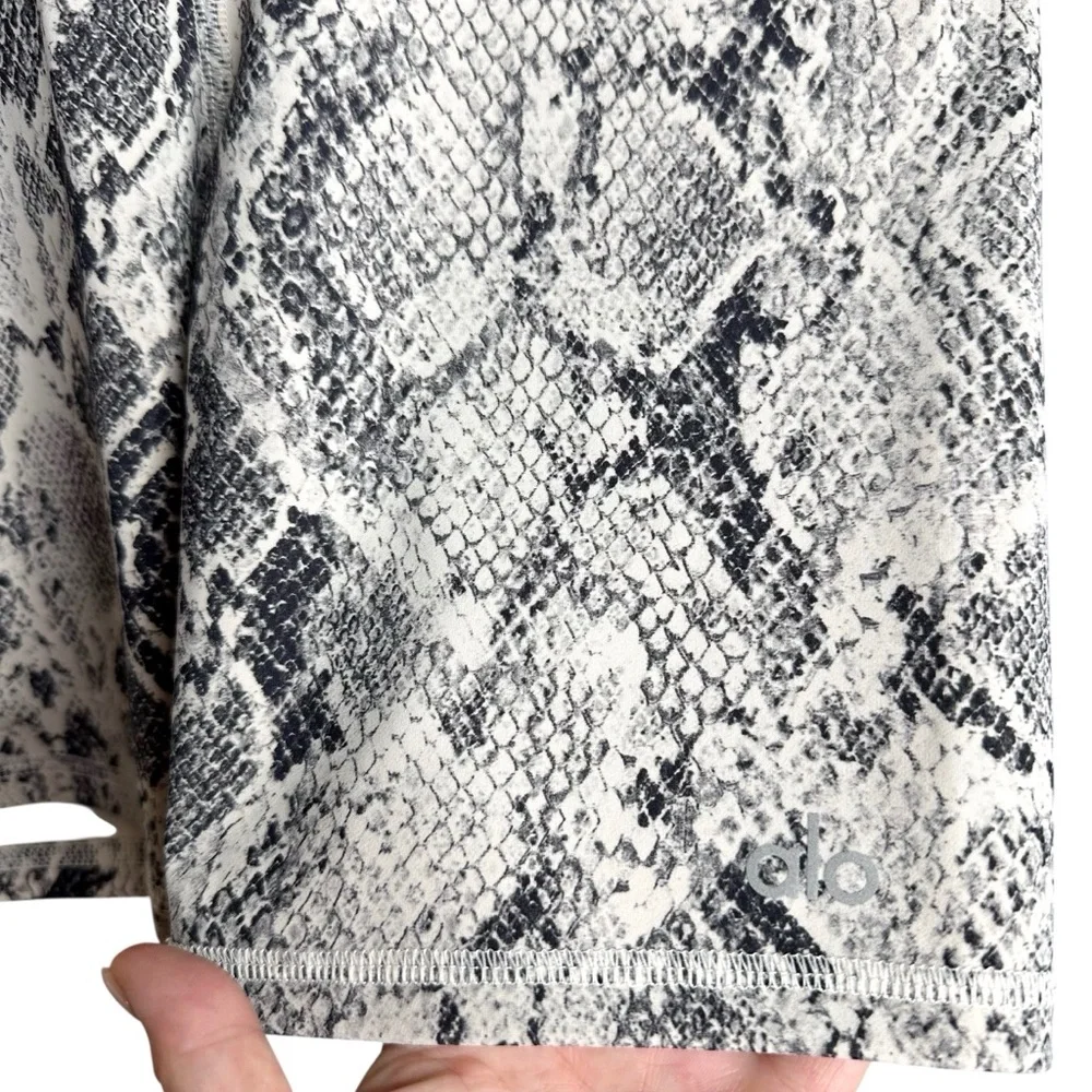 NWOT Alo Yoga High Waist Vapor Biker Shorts Snake Python Print Grey/Gray